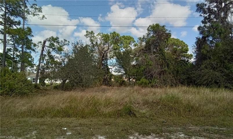 745-747  Meadow  RD, Lehigh Acres, FL 33973