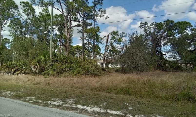 745-747  Meadow  RD, Lehigh Acres, FL 33973