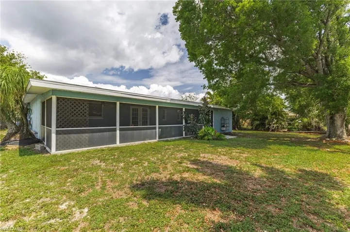 5240 Versaille Ct, Cape Coral, Florida 33904