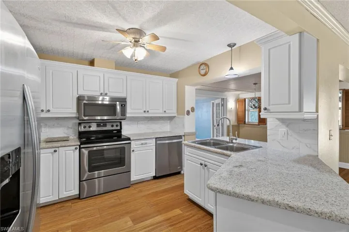 5240 Versaille Ct, Cape Coral, Florida 33904