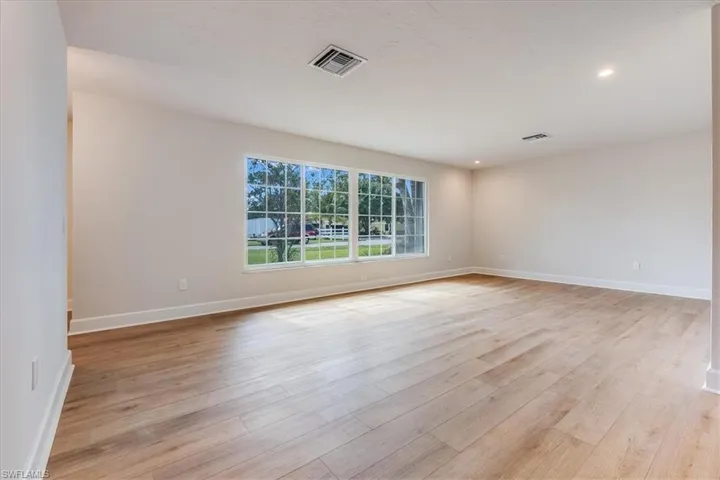 Spacious Dining/Living Area