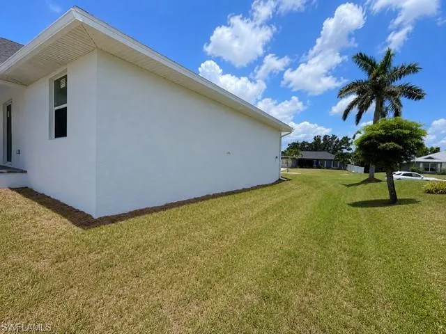 Right Side Yard- Spacious side yard with room for storage, pets, or landscaping enhancements.
