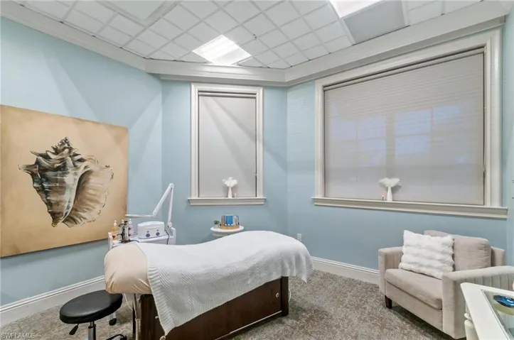 Salon /massage room