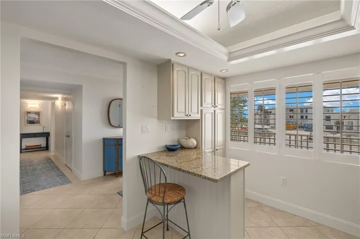 Breakfast Bar/Kitchen