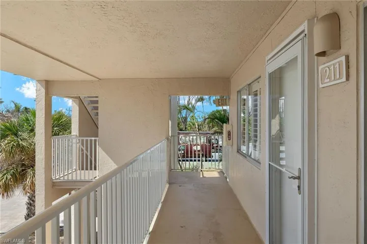 Exterior Front Entry/Balcony