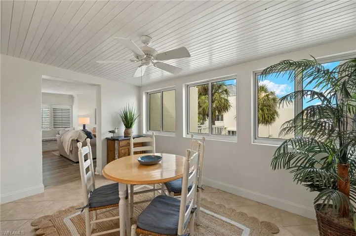 Den/Breakfast Nook