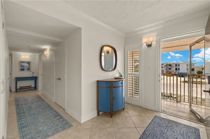 Foyer/Front Entry