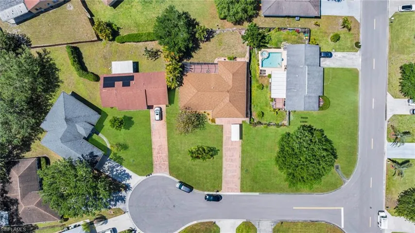 Birds eye view of property