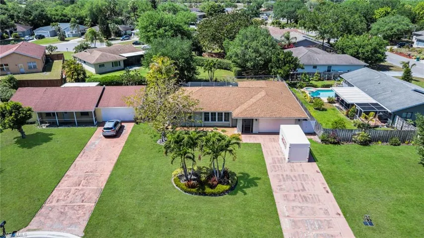 Drone / aerial view featuring a residential view