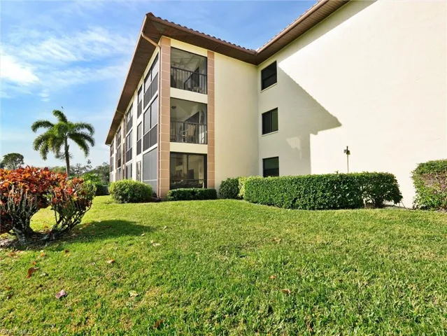 View of apartment building / complex