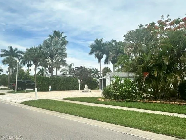 1112 Platinum Lake Ln, Naples, Florida 34114