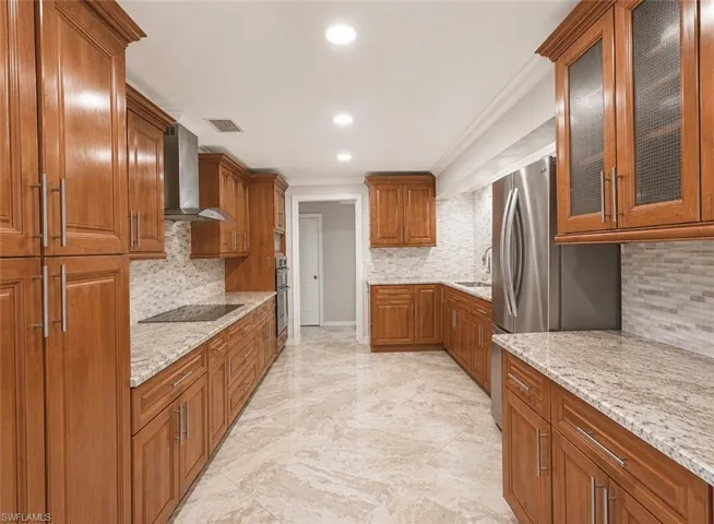 565 6th St Se, Naples, Florida 34117