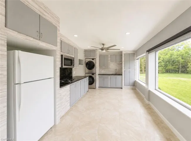565 6th St Se, Naples, Florida 34117