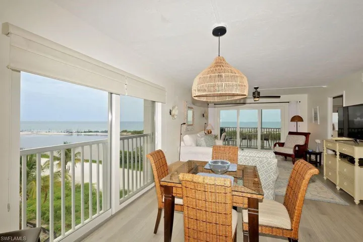 Dining Area w/Views of Beach