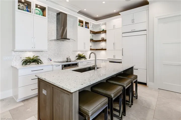 Island with breakfast bar