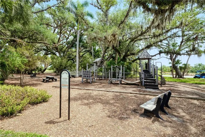 3211  Cottonwood  BEND, Fort Myers, FL 33905