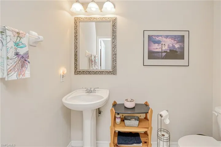 1/2 Bathroom