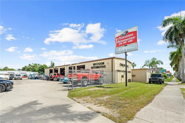 3875  Palm Beach  BLVD, Fort Myers, FL 33916