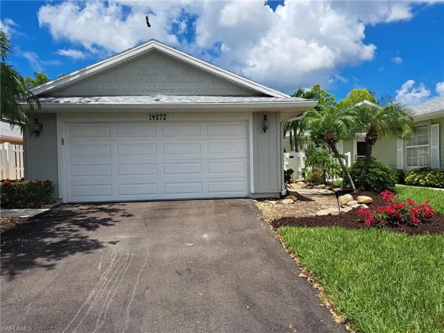 View of front of house featuring driveway and a garage