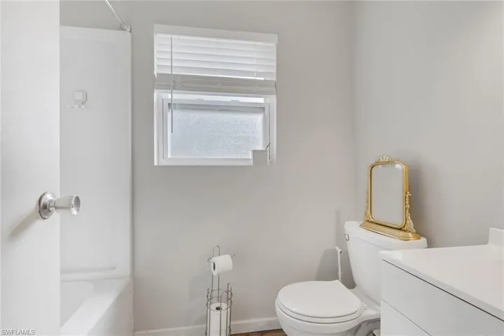 Full bath with vanity and tub / shower combination