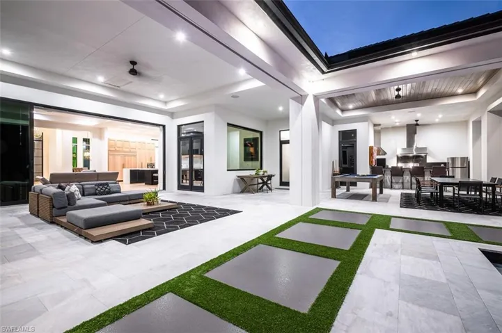 728 Carica Rd, Naples, Florida 34108