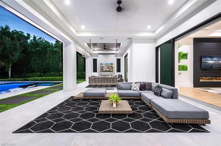 728 Carica Rd, Naples, Florida 34108