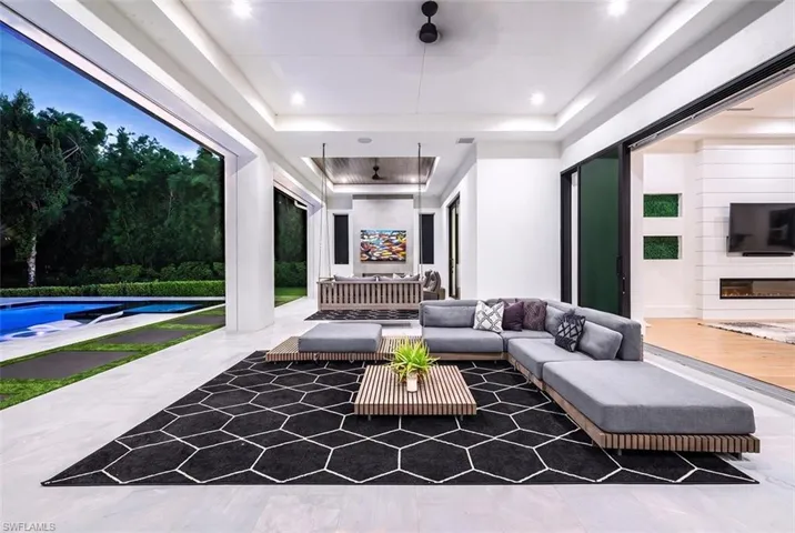 728 Carica Rd, Naples, Florida 34108