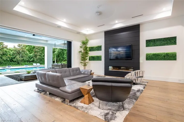 728 Carica Rd, Naples, Florida 34108