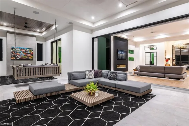 728 Carica Rd, Naples, Florida 34108