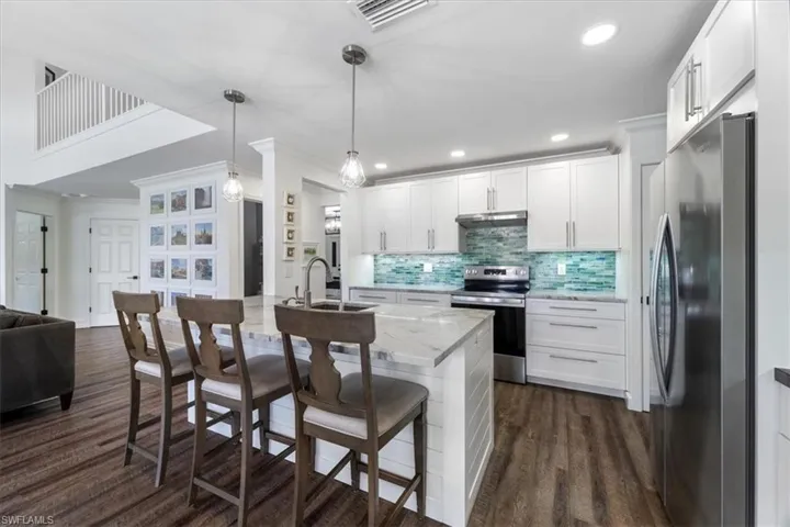 7550  Citrus Hill  LN, Naples, FL 34109