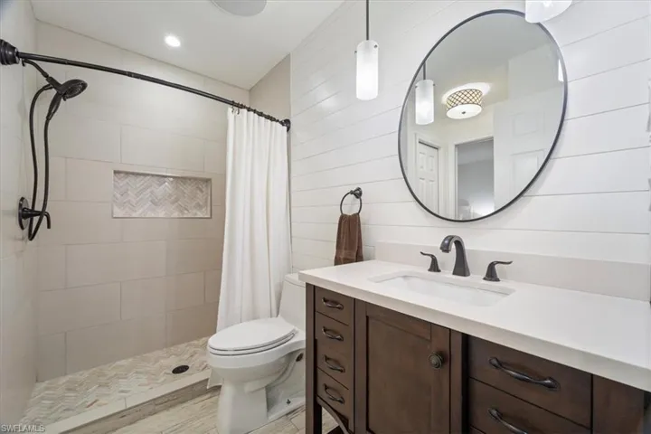 7550  Citrus Hill  LN, Naples, FL 34109