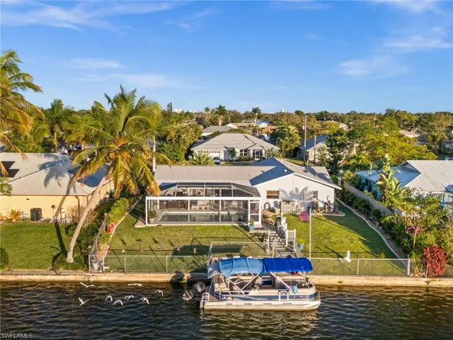 Even SW Florida birds flock to this beautiful home.