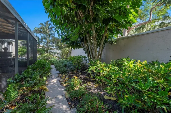"Secret Garden" Behind Master Retreat and Den/4th Bedroom