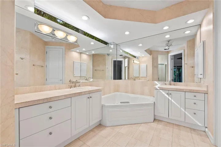 Master Bathroom w/Dual Vanities, Jetted Tub, Walk-In Shower, & Separate Water Closet w/Bidet