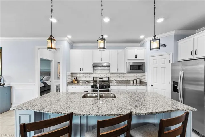 Inviting breakfast bar for casual dining