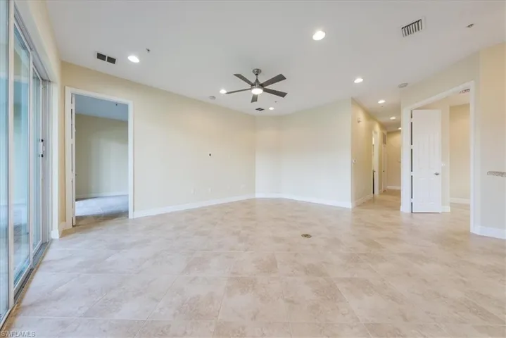 Empty room with ceiling fan
