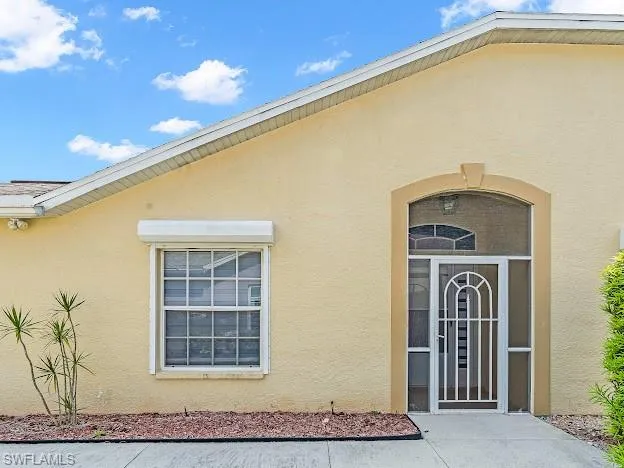 5313  Whitten  DR, Naples, FL 34104