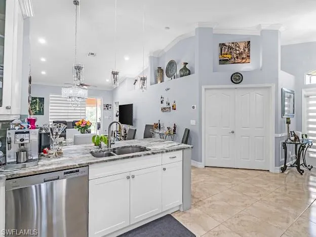5313  Whitten  DR, Naples, FL 34104