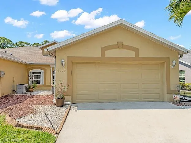 5313  Whitten  DR, Naples, FL 34104