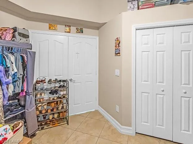 5313  Whitten  DR, Naples, FL 34104