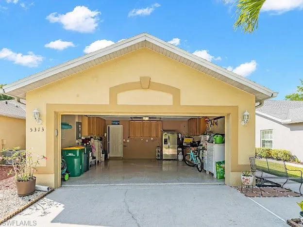 5313  Whitten  DR, Naples, FL 34104