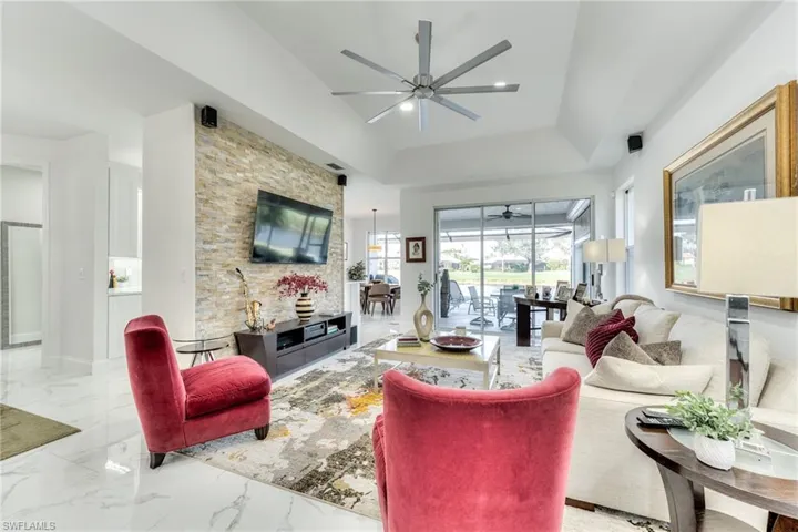 Vaulted ceiling in the living space