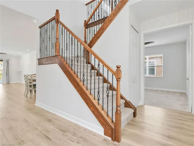 Stairs to the 2nd floor with decorative Spindles