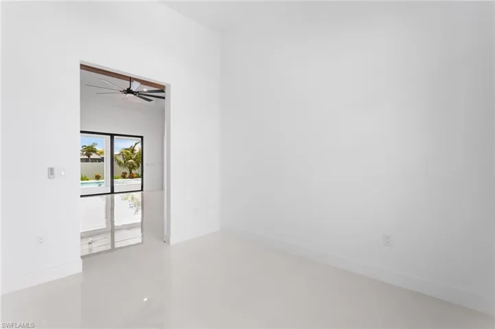 Den/Office or Study suitable for your homeoffice needs!