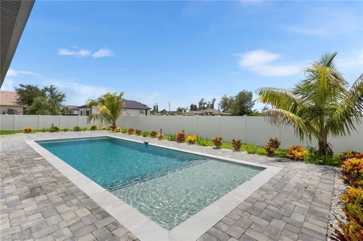 Pool with sun deck for memorable momentswith family and friends!