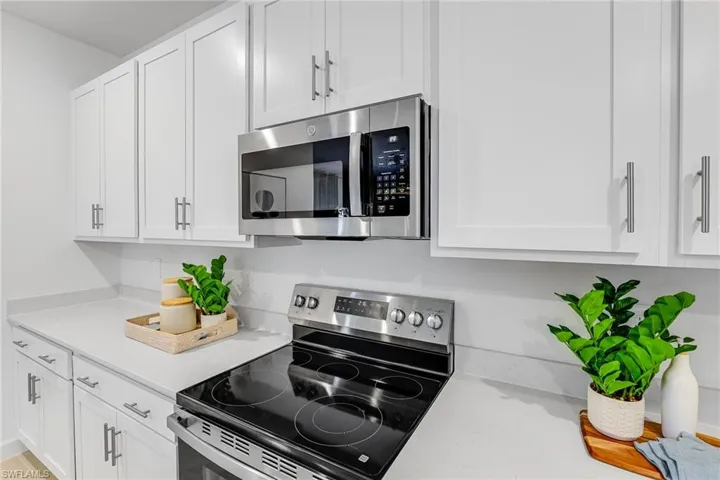 3960 Coneflower St, Alva, Florida 33920