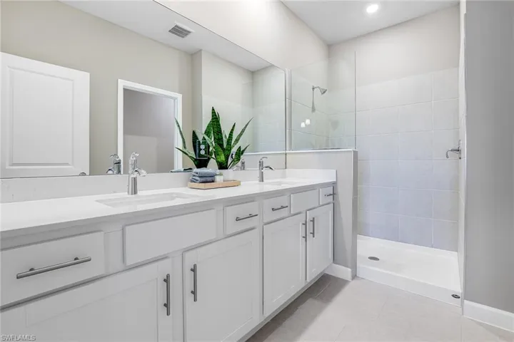 3960 Coneflower St, Alva, Florida 33920
