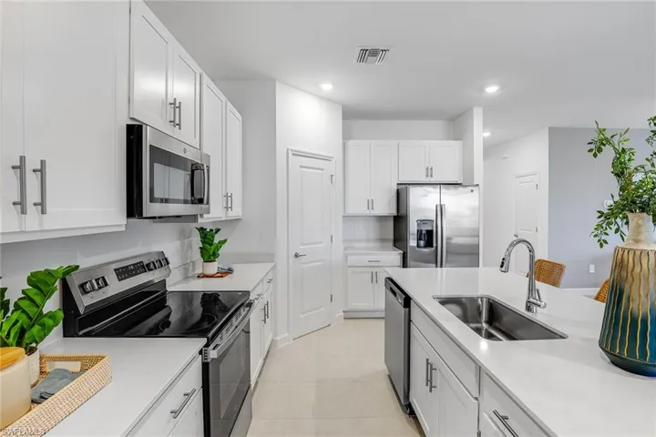 3960 Coneflower St, Alva, Florida 33920