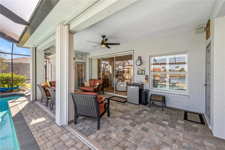 Sunroom / solarium featuring ceiling fan