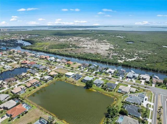 Bird's eye view featuring a residential view and a water view
